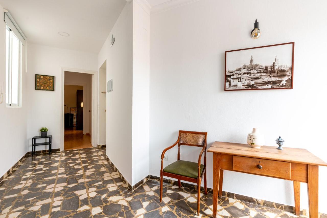 Aoa Conde De Ibarra Apartment Севилья Экстерьер фото