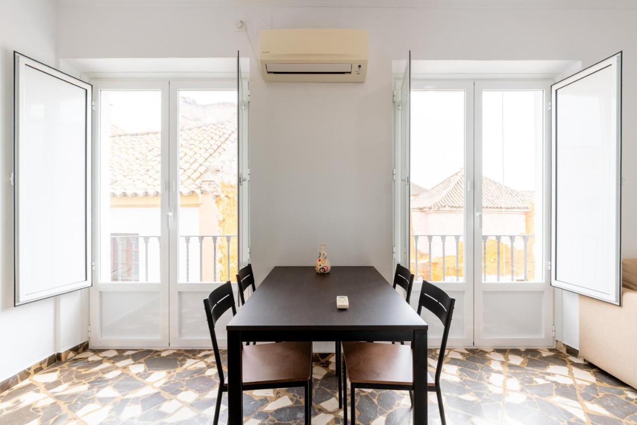 Aoa Conde De Ibarra Apartment Севилья Экстерьер фото