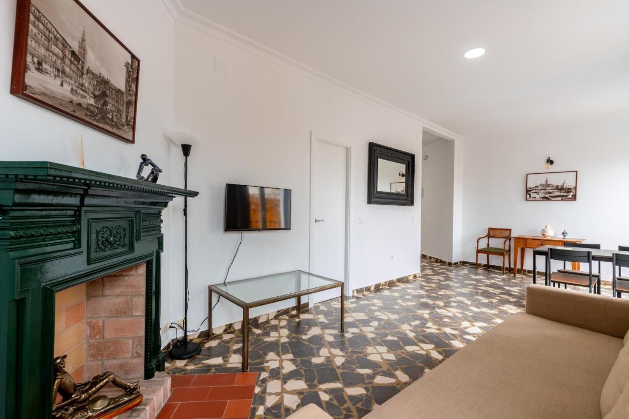 Aoa Conde De Ibarra Apartment Севилья Экстерьер фото
