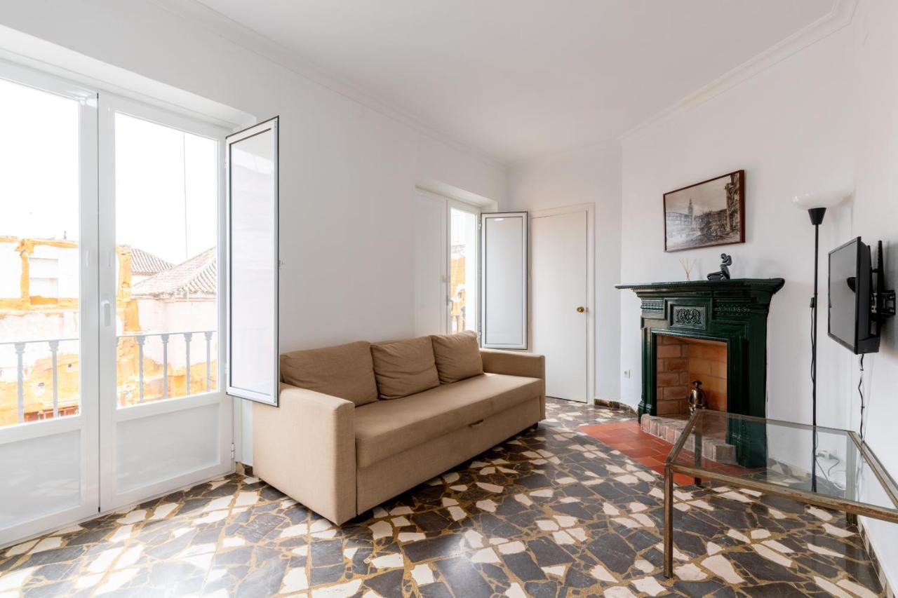 Aoa Conde De Ibarra Apartment Севилья Экстерьер фото