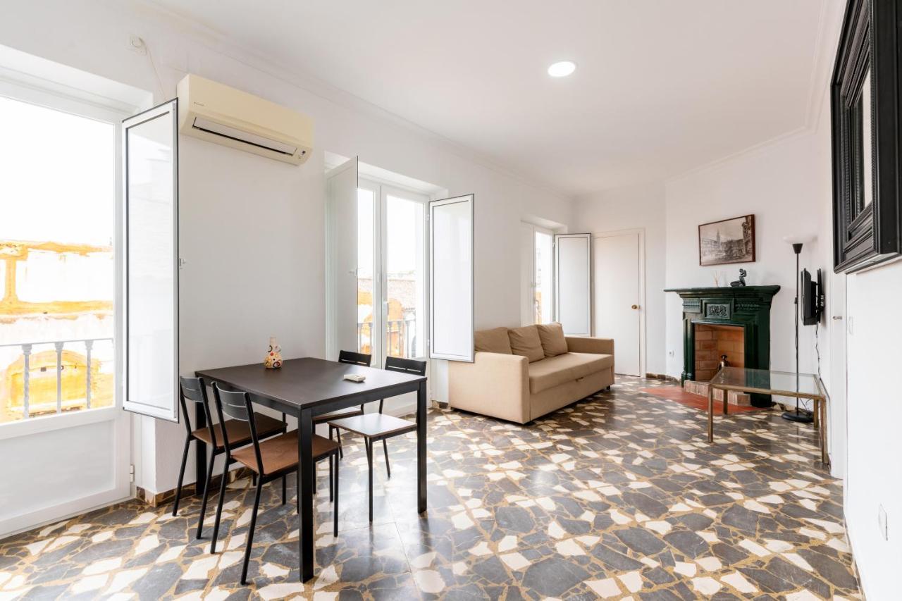 Aoa Conde De Ibarra Apartment Севилья Экстерьер фото