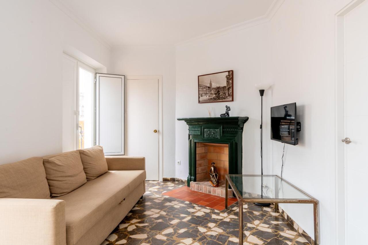 Aoa Conde De Ibarra Apartment Севилья Экстерьер фото