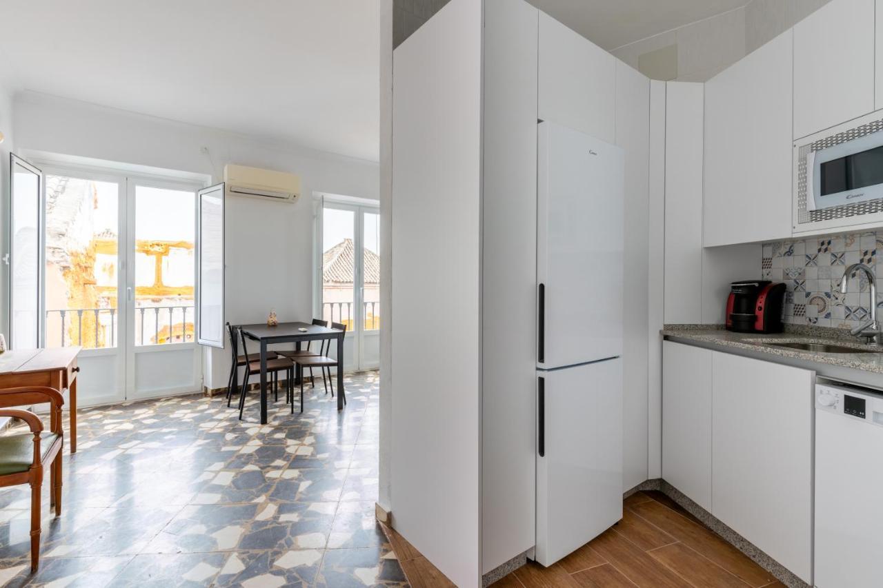Aoa Conde De Ibarra Apartment Севилья Экстерьер фото