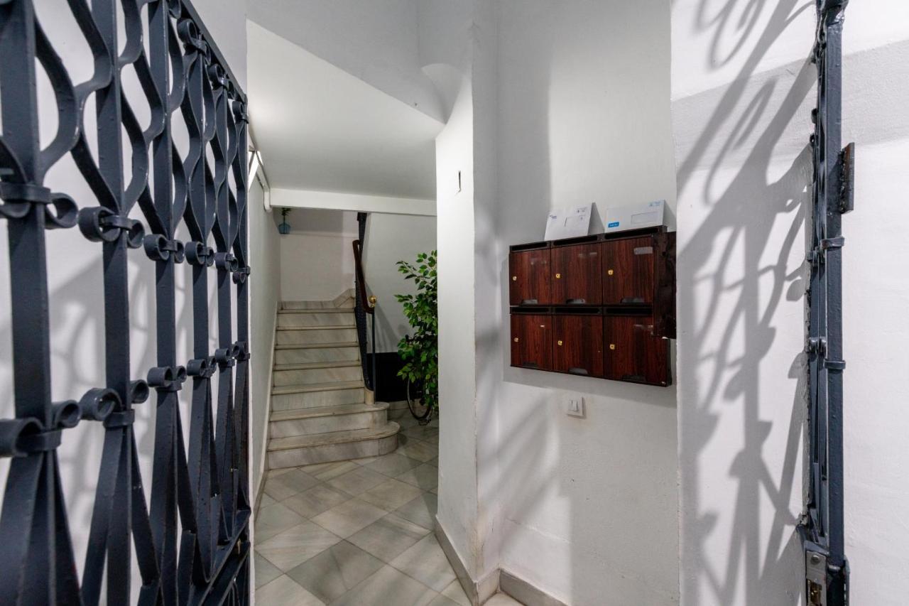 Aoa Conde De Ibarra Apartment Севилья Экстерьер фото